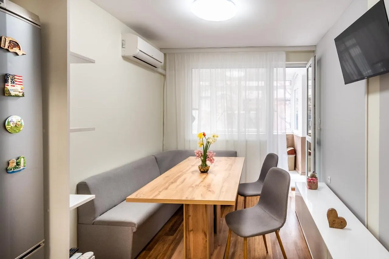 Radi'S Coastal Chic Apartment Varna